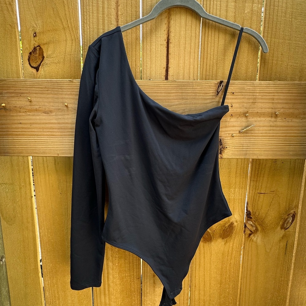 Bavarian Aritzia Scoop Neck Charcoal Black One Shoulder Long Sleeve Bodysuit Top